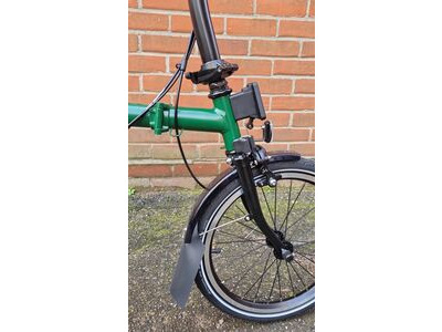 Brompton C-Line Urban - Racing Green/Black - 2sp click to zoom image