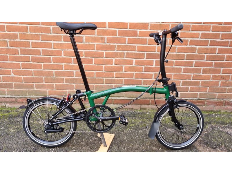 Brompton C-Line Urban - Racing Green/Black - 2sp click to zoom image