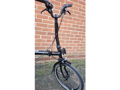 Brompton C-Line Urban - Black/Black - 2sp click to zoom image